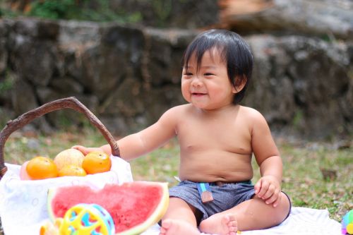 picnic baby eating