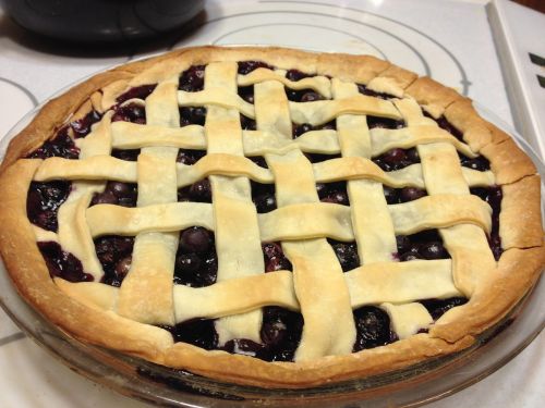 pie blueberry baking