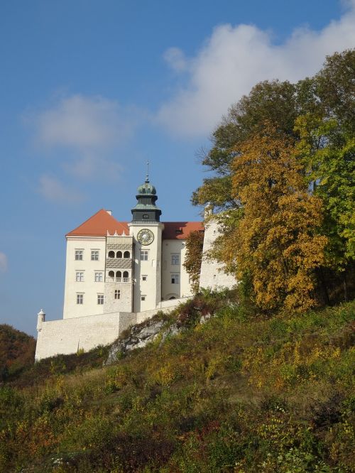 pieskowa skała castle castle building