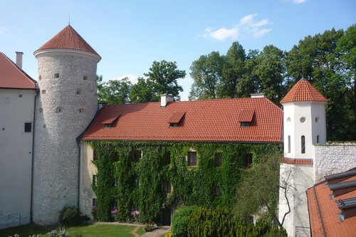 pieskowa skała castle  poland  architecture