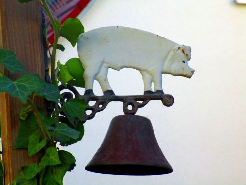 pig bell deco