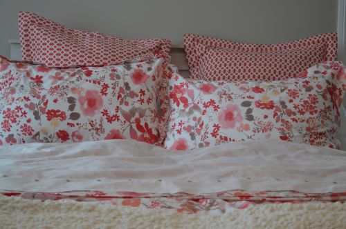 pillows floral bed