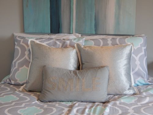 pillows bed comforter