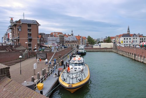 pilot boat  port  pilot