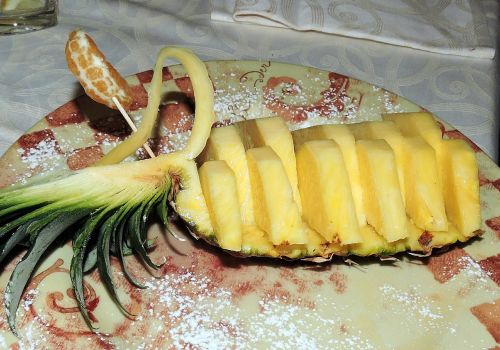 pineapple dish restaurant