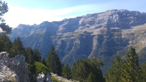 pineta pyrenees hiking