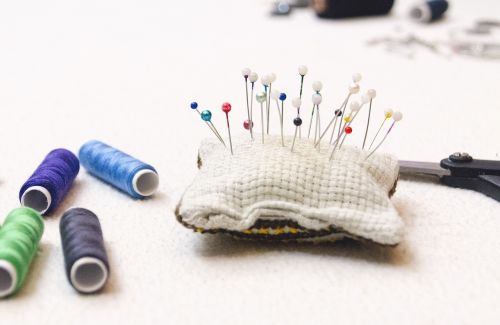 pins thread sewing