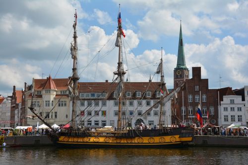 pirate ship hanseatic league port
