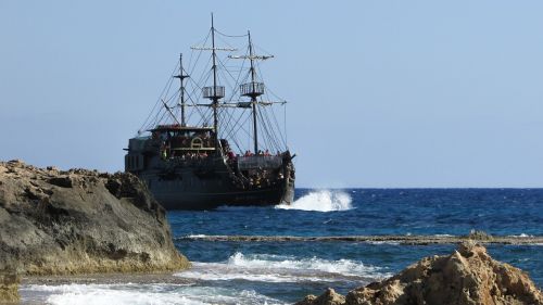 pirate ship black pearl sailboat