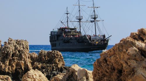 pirate ship black pearl sailboat