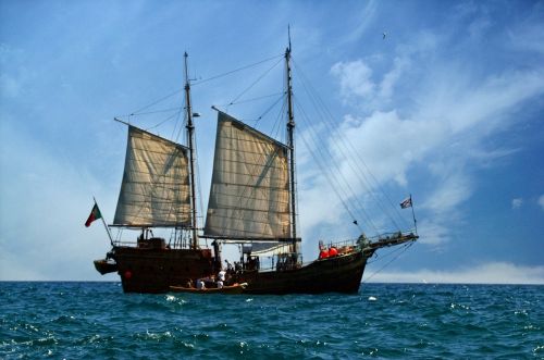 pirate ship portugal algarve