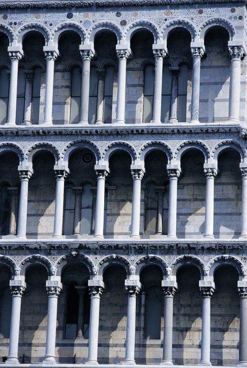 pisa leaning tower columnar