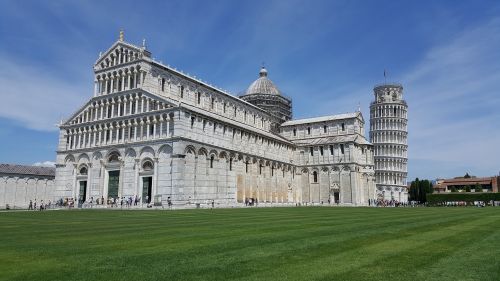 pisa leaning tower italy