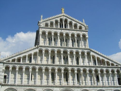 pisa italy monuments