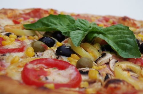 pizza basil olives