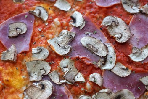 pizza eat mushrooms