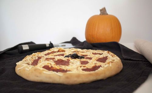 pizza halloween olive