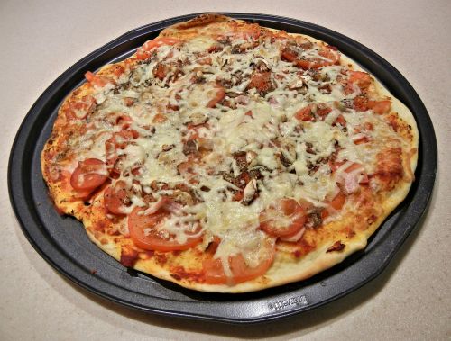 pizza pepperoni tomato