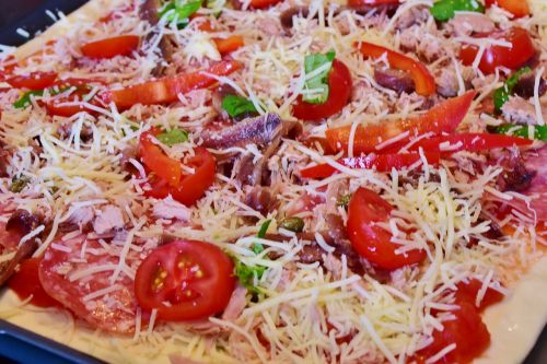 pizza pizza topping crude tomatoes