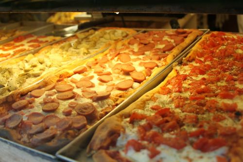 pizzas peperoni food