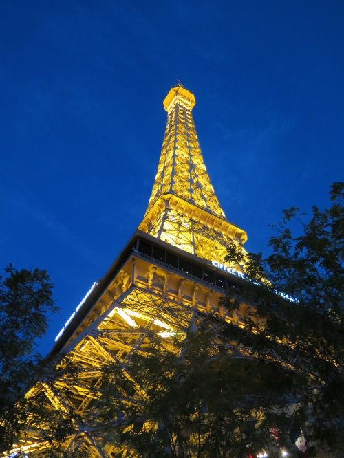 places of interest eiffel tower lighting