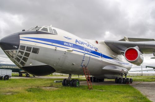 plane the il-76 transport