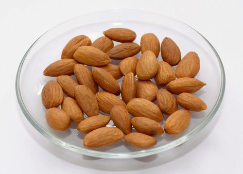 plate almonds raw