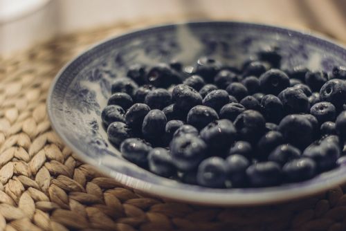 plate blueberries food