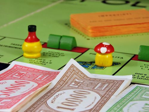 play board game monopoly