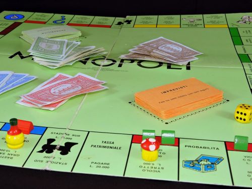 play board game monopoly