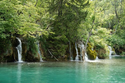 plitvice  lake  waterfall