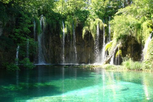plitvice lakes water turquoise