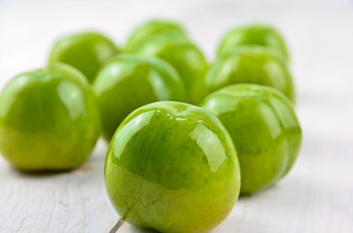 plum fruit green