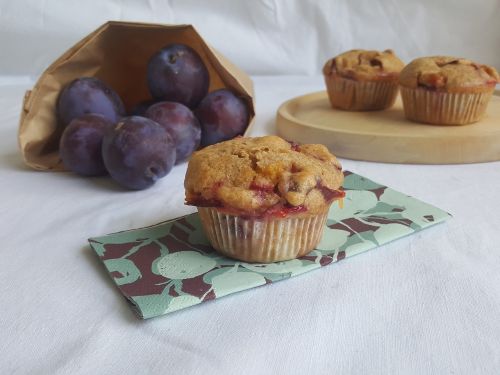 plum muffins cake