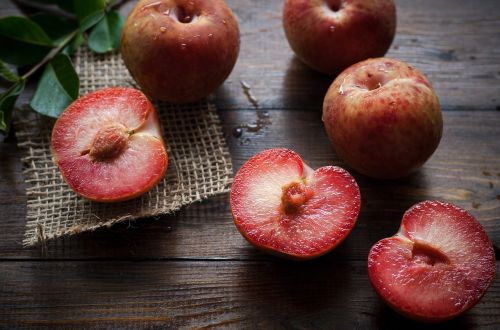 plums ripe healthy