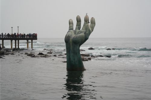 pohang hands statue beach