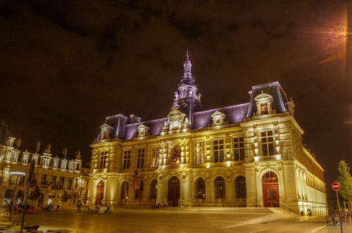 poitiers city ​​hall monument