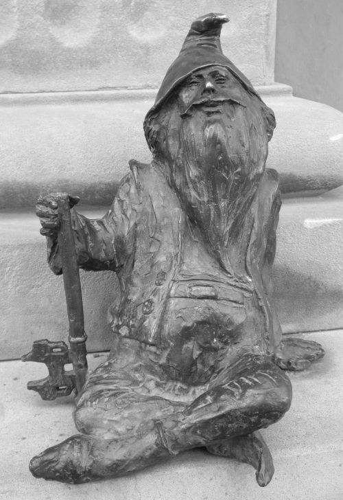 poland gnome statue