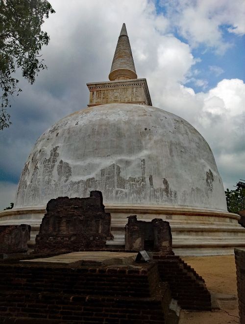 polonnaruwa temple sri lanka