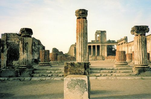 pompei ruins south italy architecture