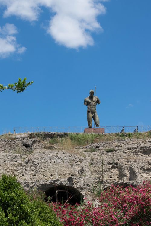 pompeii statue italy