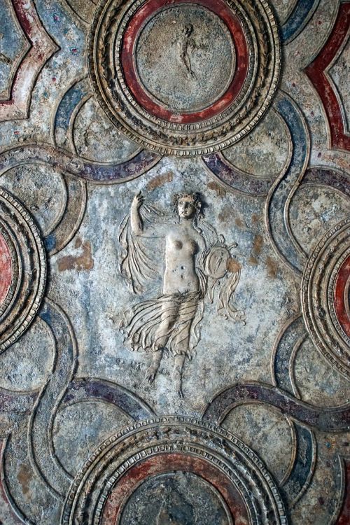 pompeii fresco sculpture