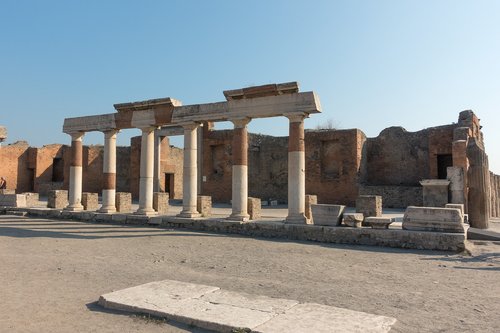 pompeii  italy  ruin