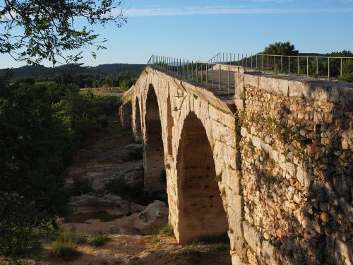 pont julien bridge roman stone arch bridge