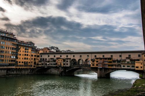 ponte vecchio florence tuscany