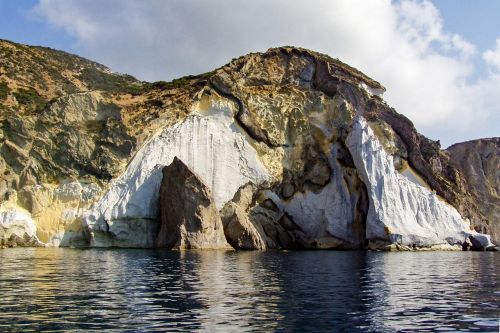 ponza island cliff