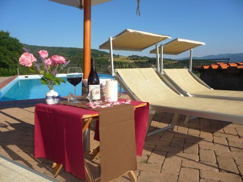 pool sunbeds cottages-vacation rentals