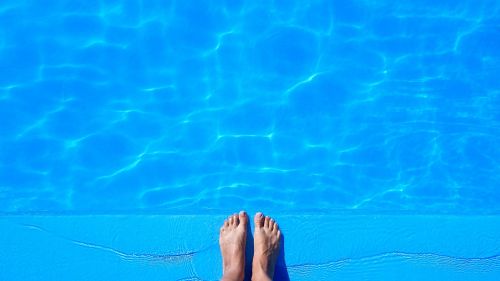 pool feet closed for holiday