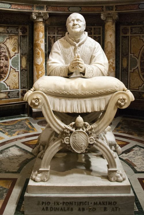 pope statue church