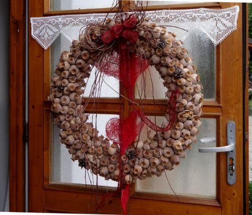 poppy poppy capsules wreath